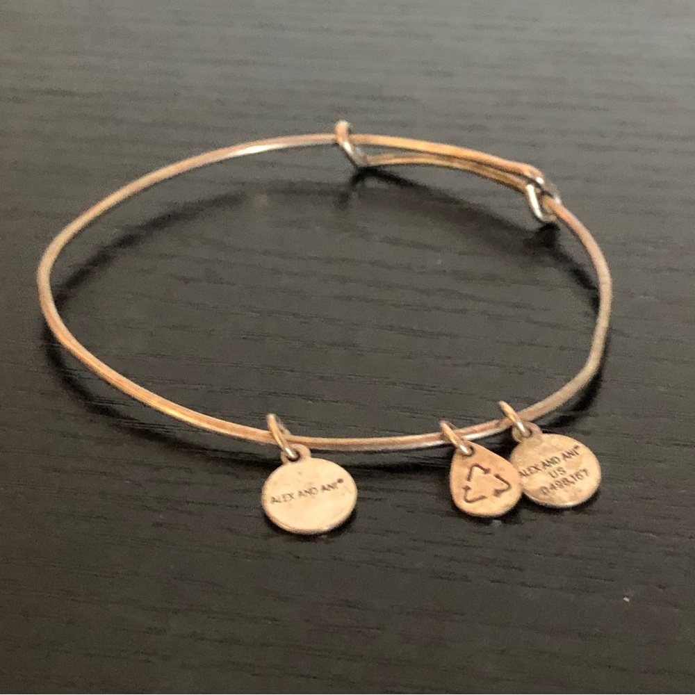 🟢 simple silver charm bracelet